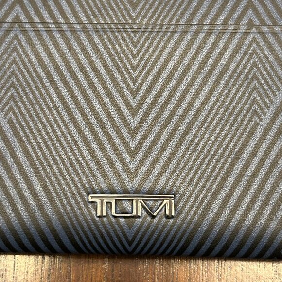 TUMI Nassau Slim Card Case Navy/Black Leather - Picture 3 of 10